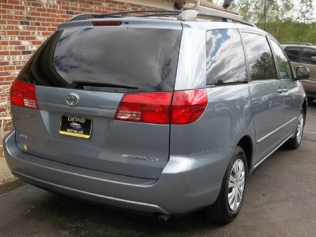 2004 Toyota Sienna X