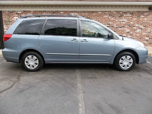 2004 Toyota Sienna X