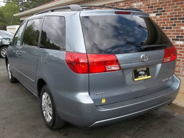 2004 Toyota Sienna X