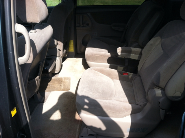 2004 Toyota Sienna Touring - Moonroof