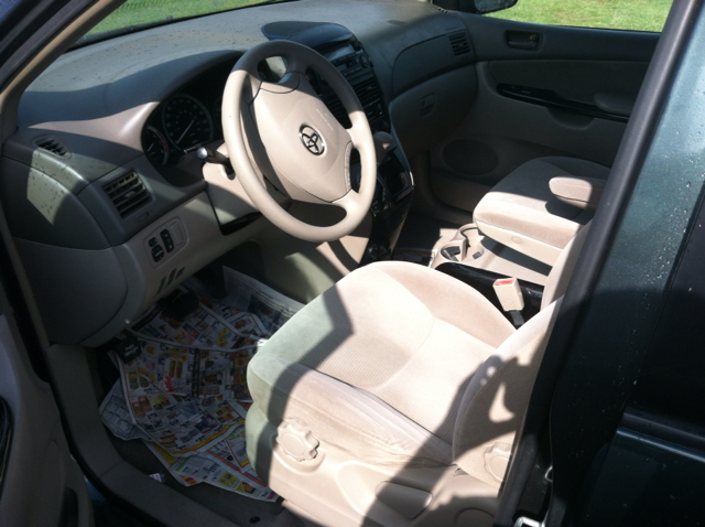 2004 Toyota Sienna Touring - Moonroof