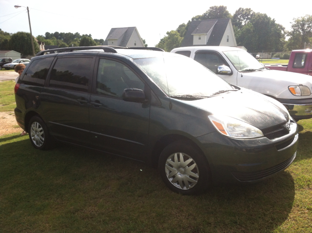 2004 Toyota Sienna Touring - Moonroof