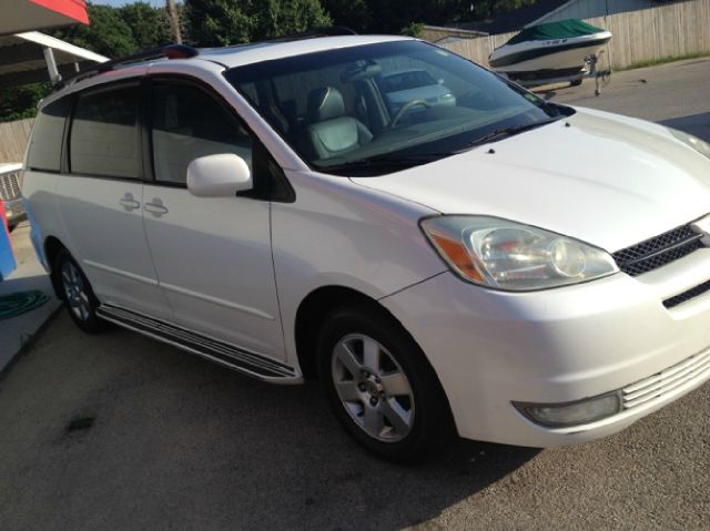 2004 Toyota Sienna SEL Sport Utility 4D