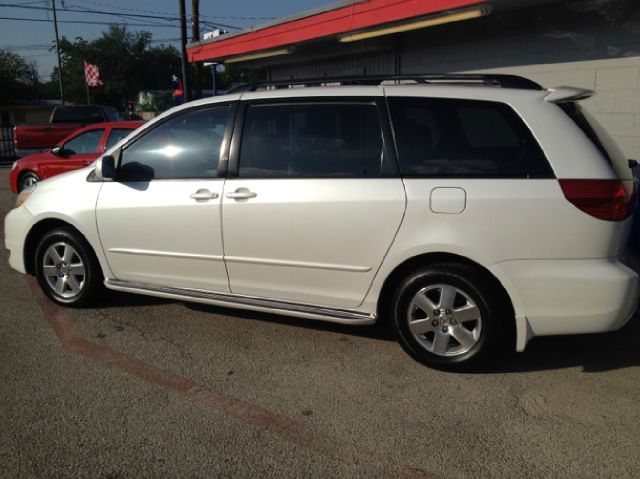 2004 Toyota Sienna SEL Sport Utility 4D