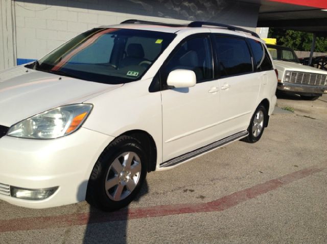 2004 Toyota Sienna SEL Sport Utility 4D