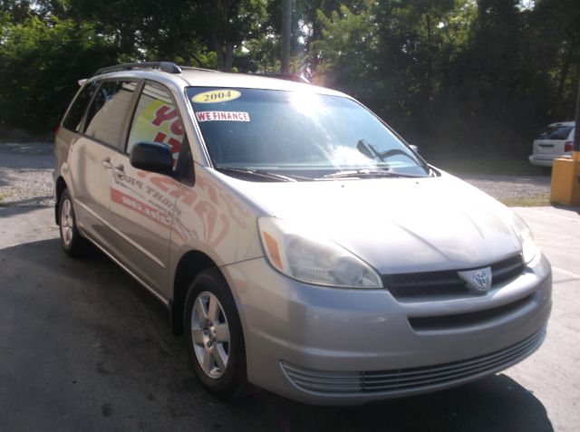 2004 Toyota Sienna Touring - Moonroof