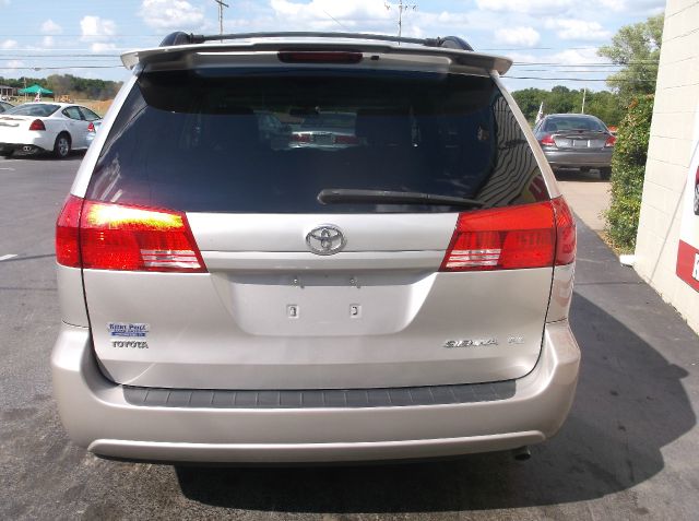 2004 Toyota Sienna Touring - Moonroof