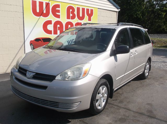 2004 Toyota Sienna Touring - Moonroof