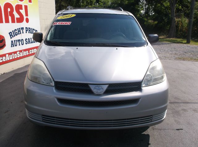 2004 Toyota Sienna Touring - Moonroof