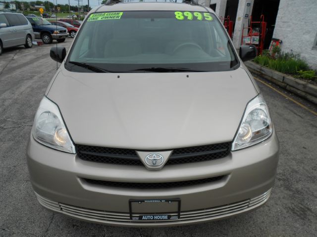 2004 Toyota Sienna Touring - Moonroof