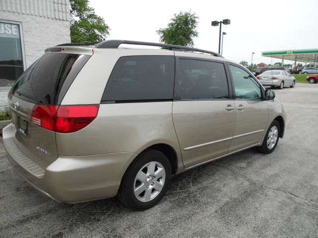 2004 Toyota Sienna Touring - Moonroof