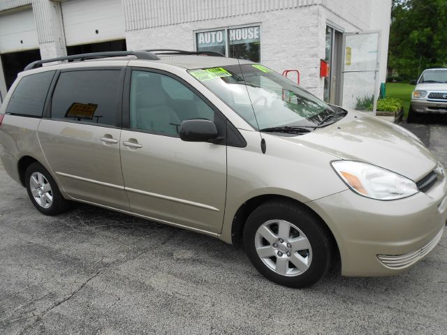 2004 Toyota Sienna Touring - Moonroof