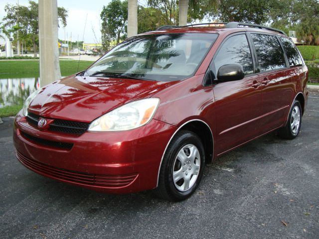 2004 Toyota Sienna Touring - Moonroof