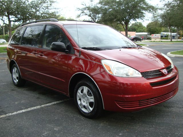 2004 Toyota Sienna Touring - Moonroof