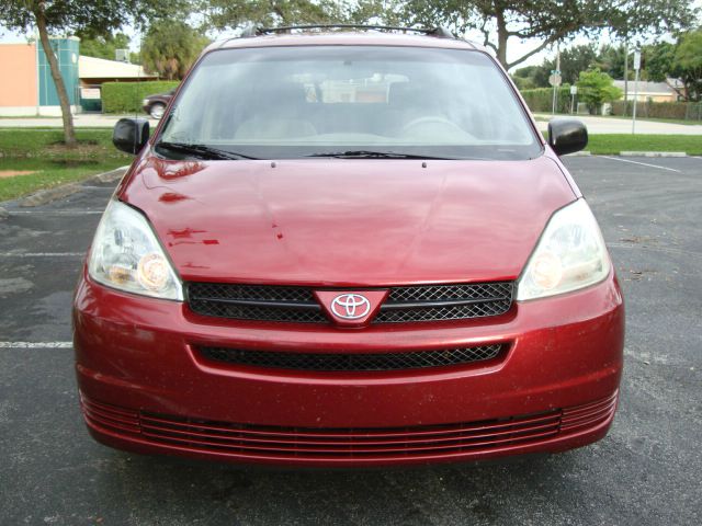 2004 Toyota Sienna Touring - Moonroof