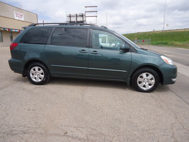 2004 Toyota Sienna SEL Sport Utility 4D