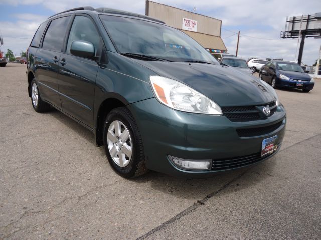 2004 Toyota Sienna SEL Sport Utility 4D