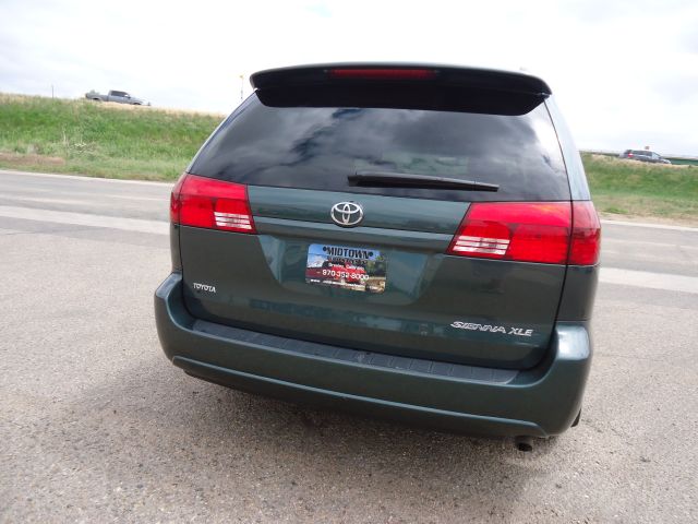 2004 Toyota Sienna SEL Sport Utility 4D