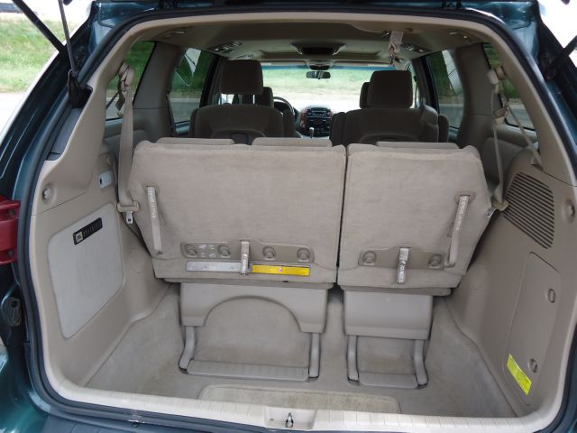 2004 Toyota Sienna SEL Sport Utility 4D