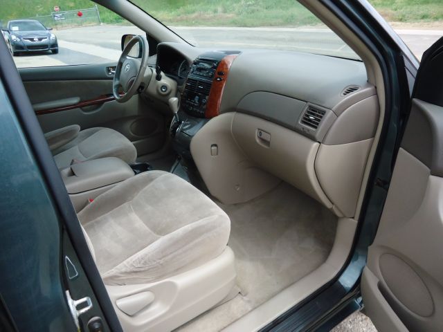 2004 Toyota Sienna SEL Sport Utility 4D