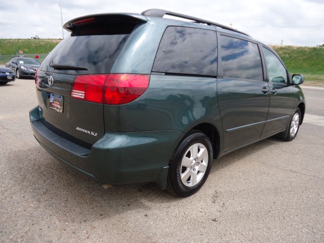 2004 Toyota Sienna SEL Sport Utility 4D