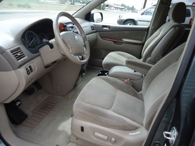 2004 Toyota Sienna SEL Sport Utility 4D