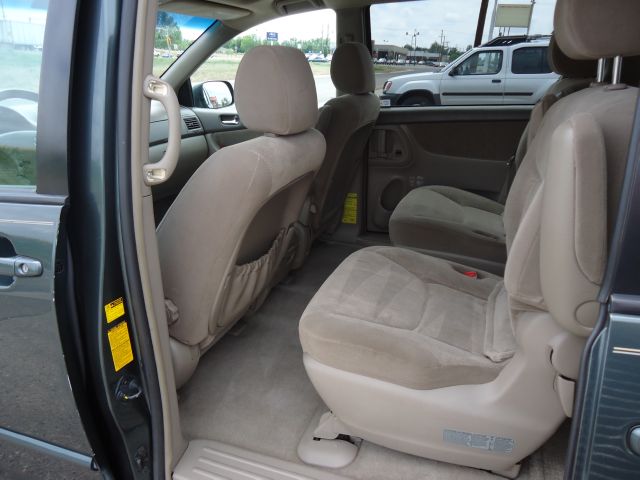 2004 Toyota Sienna SEL Sport Utility 4D