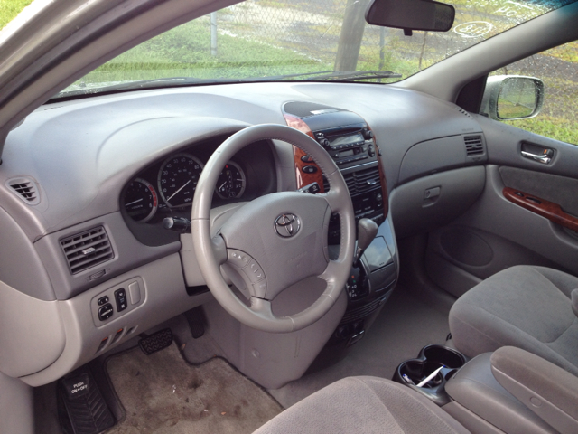 2004 Toyota Sienna SEL Sport Utility 4D