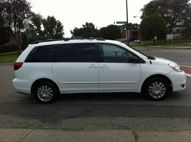 2004 Toyota Sienna 1997 Ford GL