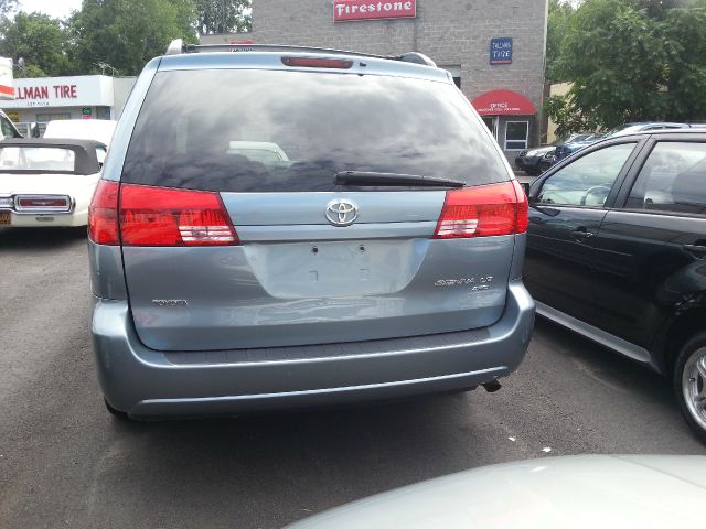 2004 Toyota Sienna 4.6L XLT Sport