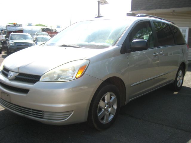 2004 Toyota Sienna Touring - Moonroof