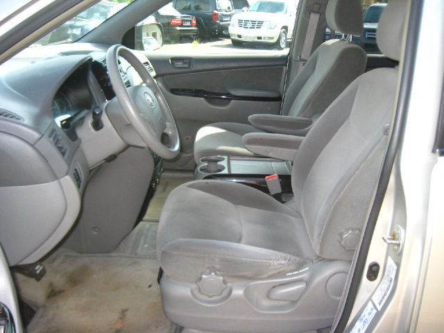 2004 Toyota Sienna Touring - Moonroof