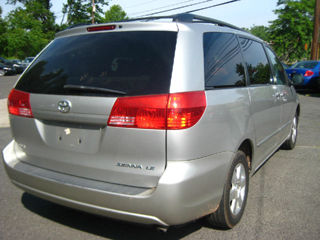 2004 Toyota Sienna Touring - Moonroof