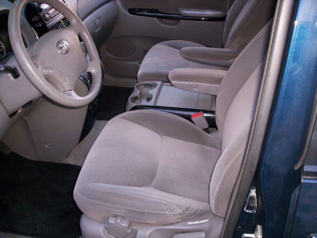 2004 Toyota Sienna 1997 Ford GL