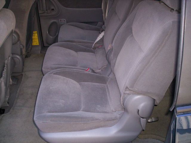 2004 Toyota Sienna 1997 Ford GL