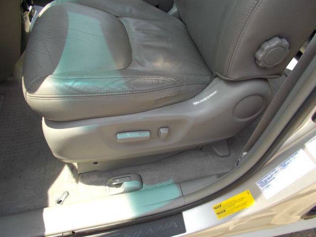 2004 Toyota Sienna SEL Sport Utility 4D