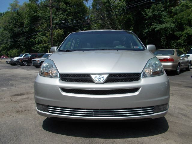 2004 Toyota Sienna SEL Sport Utility 4D