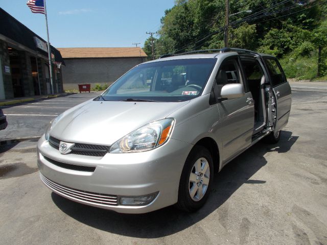 2004 Toyota Sienna SEL Sport Utility 4D