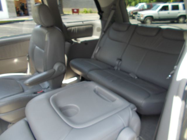 2004 Toyota Sienna SEL Sport Utility 4D