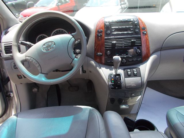 2004 Toyota Sienna SEL Sport Utility 4D