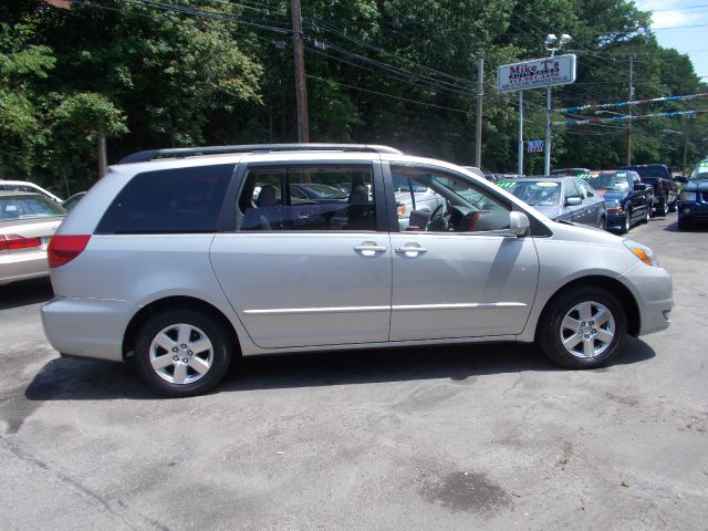 2004 Toyota Sienna SEL Sport Utility 4D