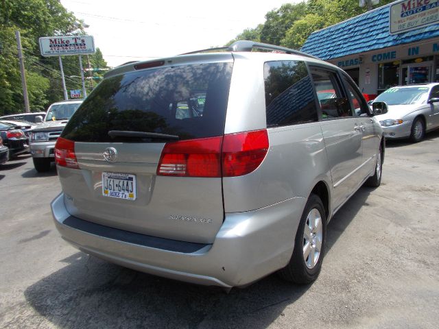 2004 Toyota Sienna SEL Sport Utility 4D