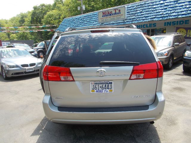 2004 Toyota Sienna SEL Sport Utility 4D