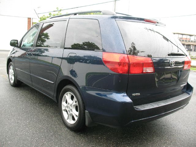 2004 Toyota Sienna SEL Sport Utility 4D