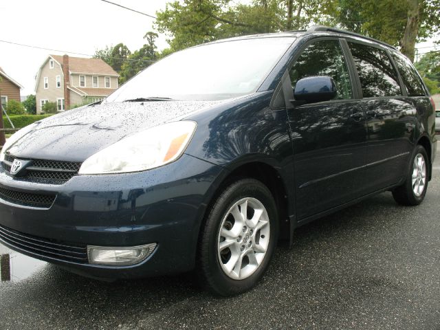 2004 Toyota Sienna SEL Sport Utility 4D