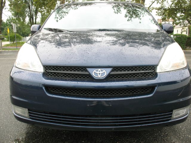 2004 Toyota Sienna SEL Sport Utility 4D