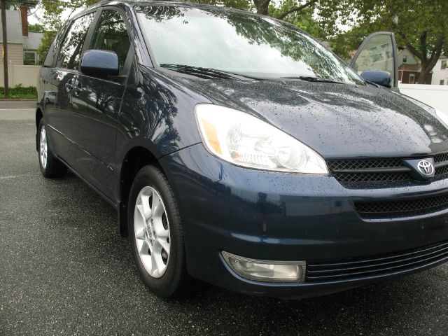 2004 Toyota Sienna SEL Sport Utility 4D