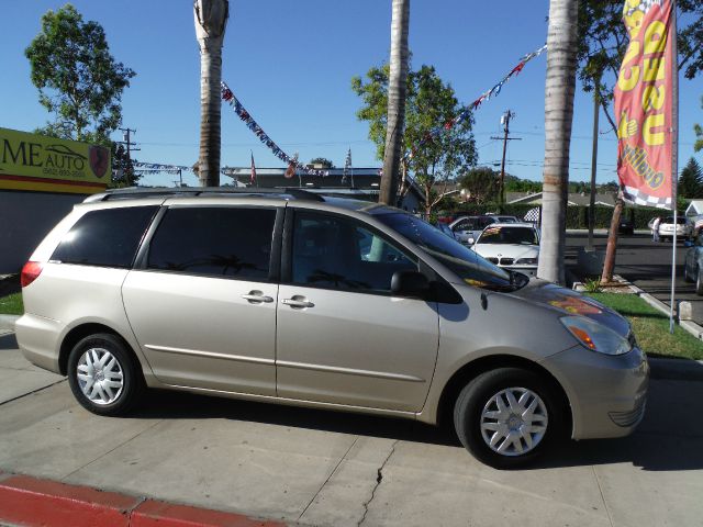 2004 Toyota Sienna Touring - Moonroof