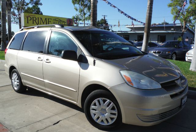 2004 Toyota Sienna Touring - Moonroof