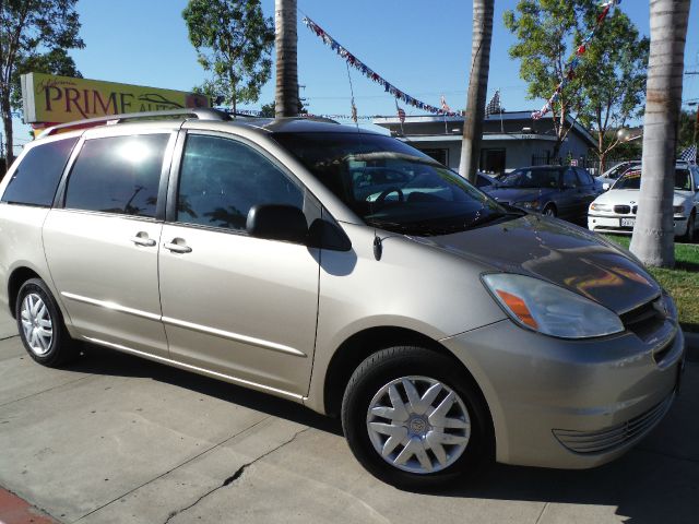 2004 Toyota Sienna Touring - Moonroof